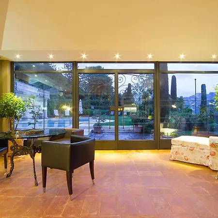 别墅 Veglio Sleeps 13 With Pool And Air Con 拉利奥