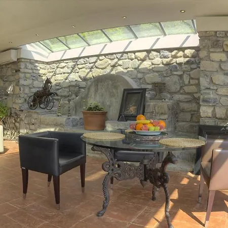 Veglio Sleeps 13 With Pool And Air Con