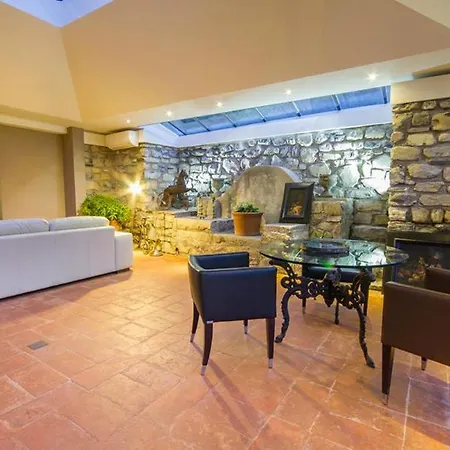 Veglio Sleeps 13 With Pool And Air Con Villa *