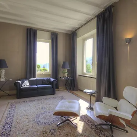 Villa Veglio Sleeps 13 With Pool And Air Con Laglio